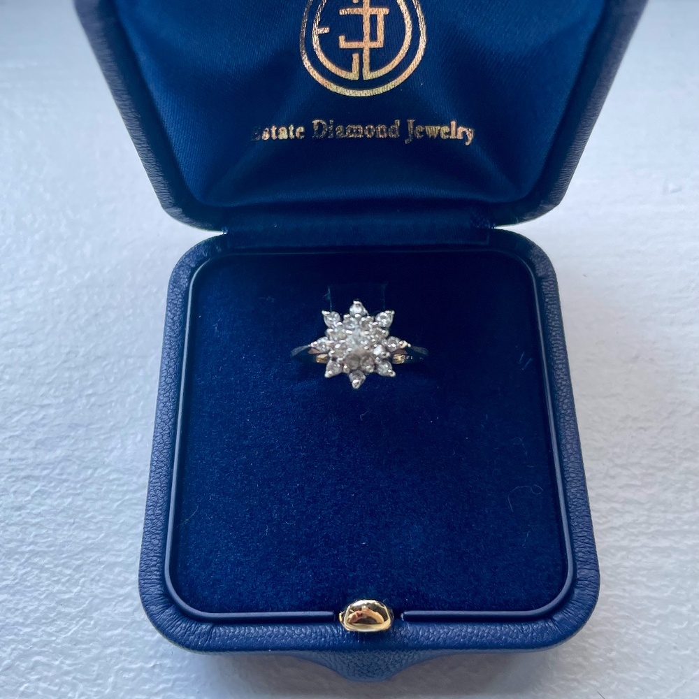 Diamond Ring w. Thin 14K Gold Band
